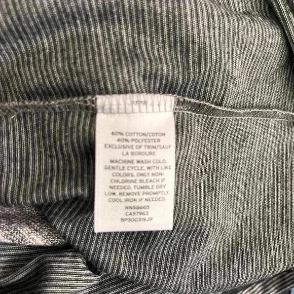 BNWT Women’s Sun and Shadows  Sweater in Grey Size Small - Picture 9 of 9